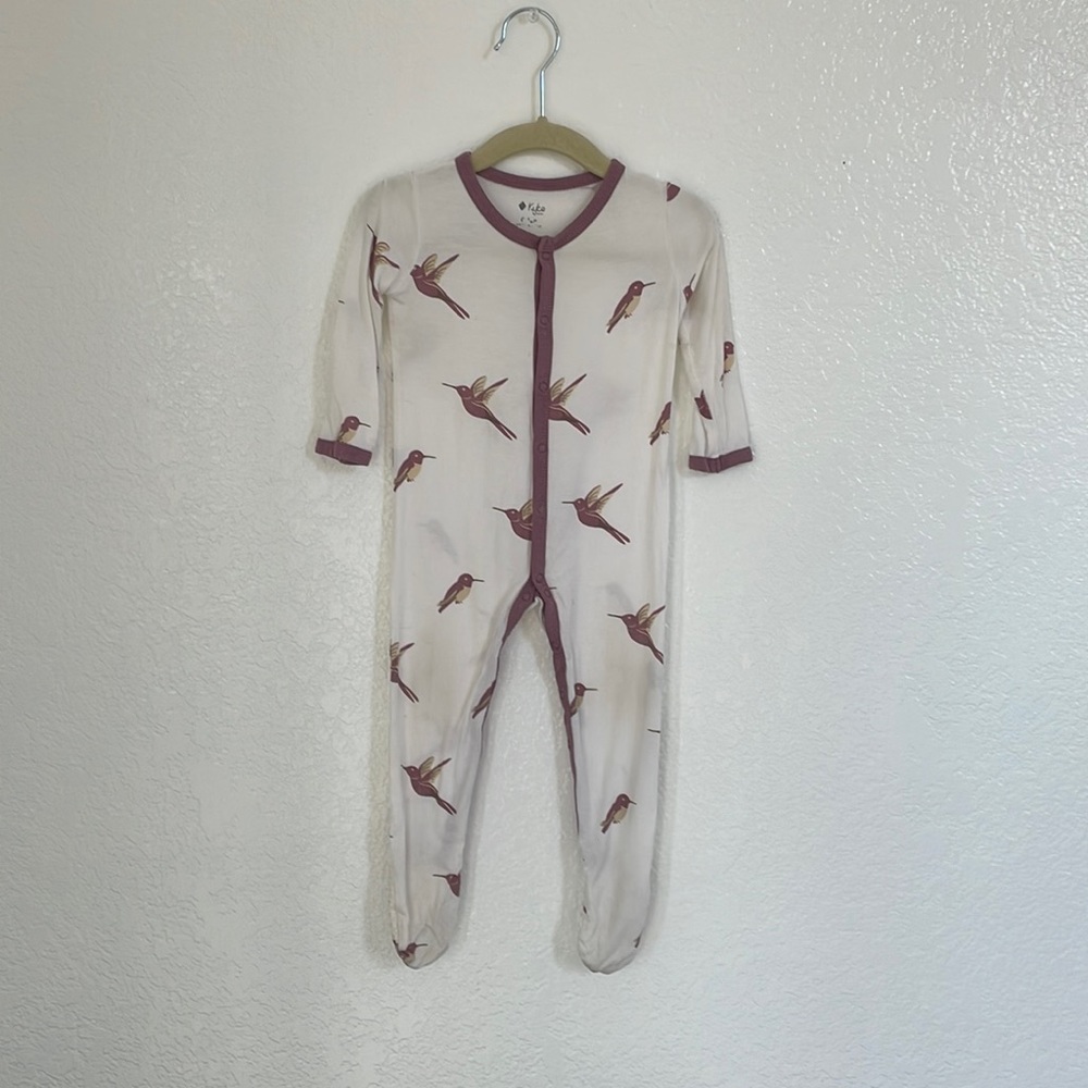 Kyte Baby Snap Footie in Hummingbird 6-12 months